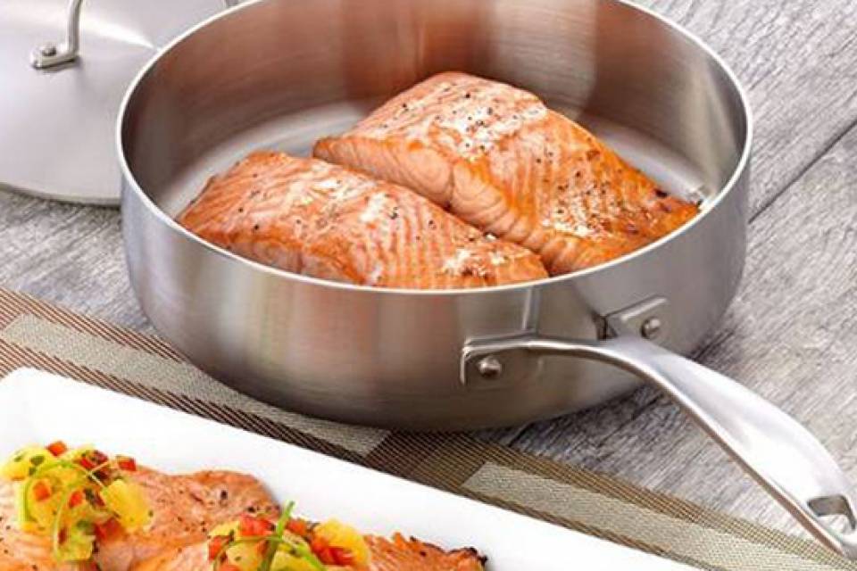如何在不锈钢锅中烹制鱼？